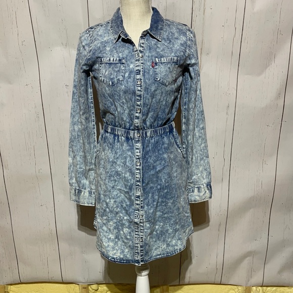 Levi's Dresses & Skirts - NWT Levi’s button down dress.